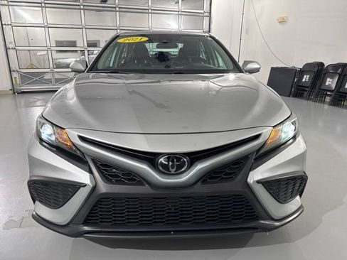 Used 2021 Toyota Camry SE FWD image 2