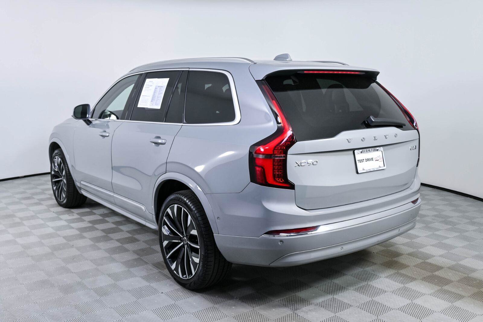 Certified 2026 Volvo XC90 B6 Plus AWD/4WD image 3