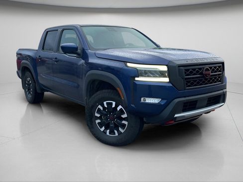 Used 2022 Nissan Frontier PRO-4X image 2