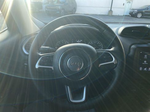 Used 2019 Jeep Renegade Latitude w/ Cold Weather Group image 2