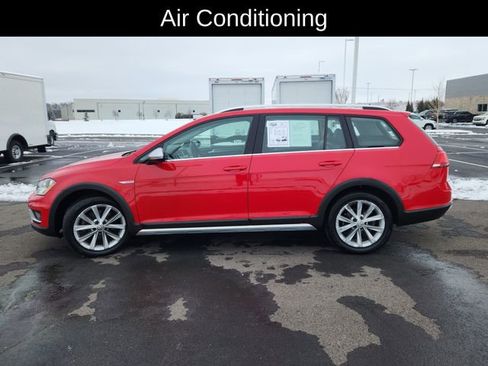 Used 2017 Volkswagen Golf Alltrack S image 4