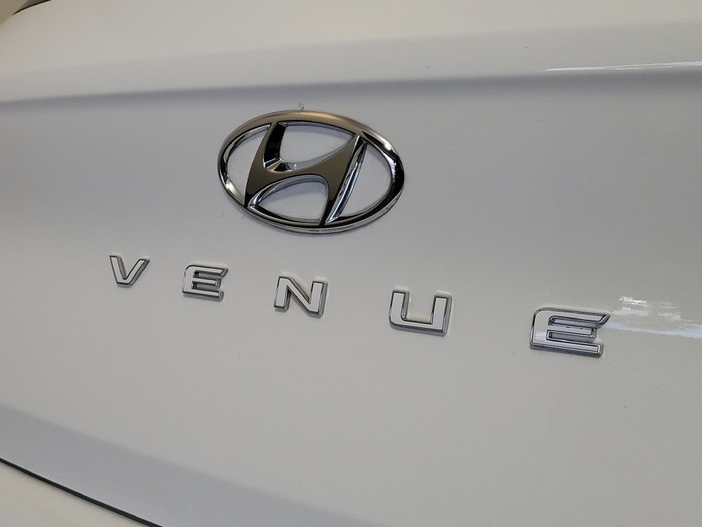 Used 2025 Hyundai Venue Limited FWD image 7