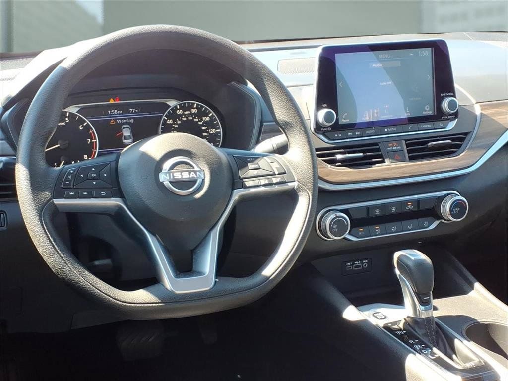 Used 2025 Nissan Altima 2.5 SV AWD/4WD image 4