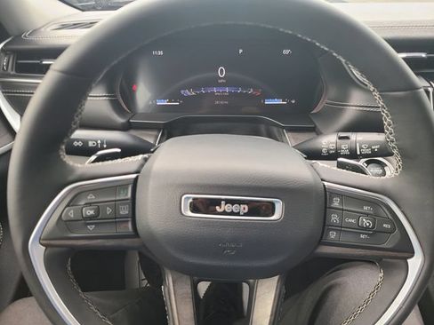 Used 2024 Jeep Grand Cherokee L Limited AWD/4WD image 12