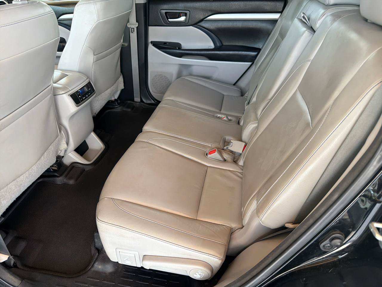 Used 2015 Toyota Highlander XLE AWD/4WD image 11