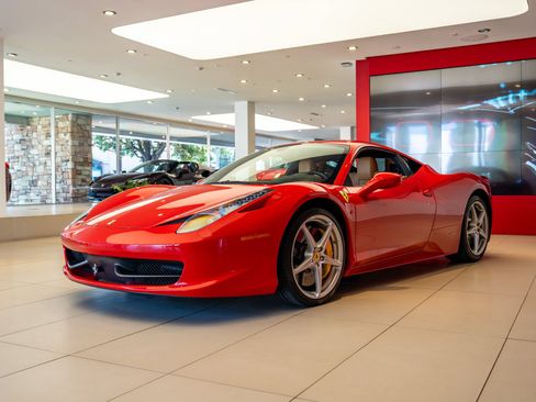 Used 2011 Ferrari 458 Italia Coupe RWD image 4