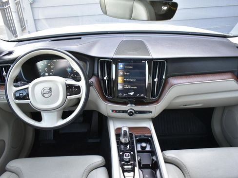 Used 2019 Volvo XC60 T8 Inscription w/ Advanced Package image 11