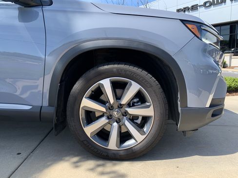 Used 2025 Honda Pilot Touring image 13