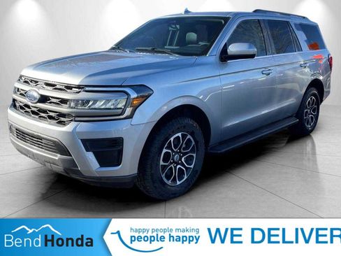 Used 2024 Ford Expedition XLT image 1