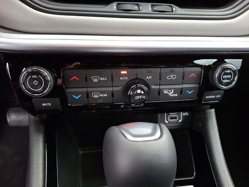 New 2026 Jeep Compass Limited image 17