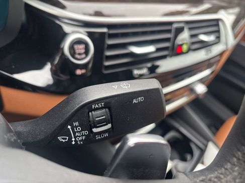 Used 2023 BMW 530i xDrive 530i xDrive w/ Premium Package image 24