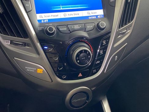 Used 2013 Hyundai Veloster w/ Style Pkg image 25