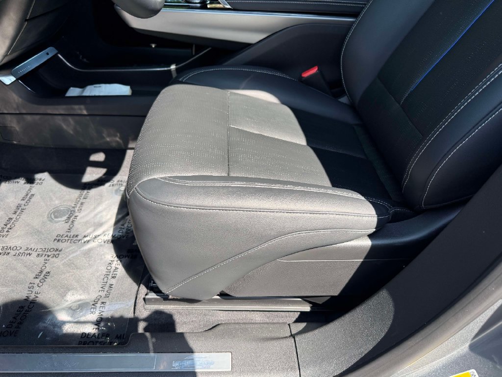Certified 2024 Cadillac Lyriq Luxury AWD/4WD image 3