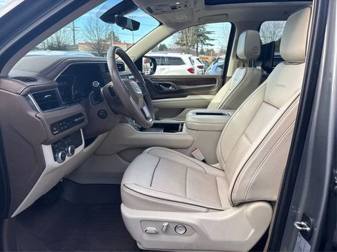 Used 2021 GMC Yukon XL Denali w/ Denali Premium Package AWD/4WD image 9