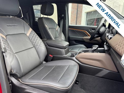 Used 2024 GMC Canyon Denali AWD/4WD image 9
