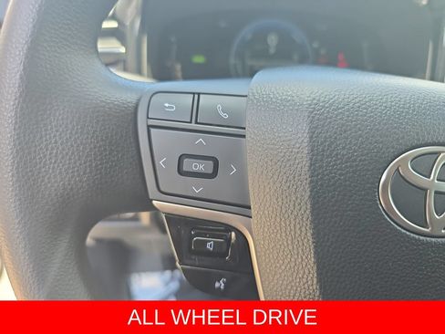 Used 2025 Toyota Camry LE AWD/4WD image 17
