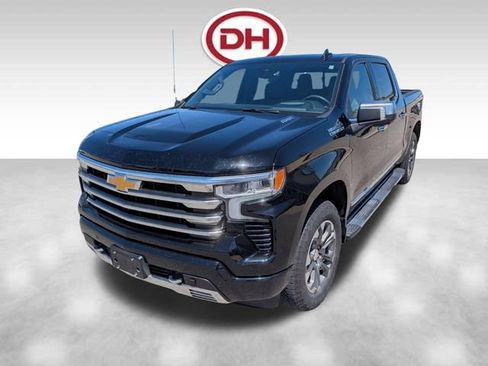 Used 2024 Chevrolet Silverado 1500 High Country w/ Technology Package AWD/4WD image 4