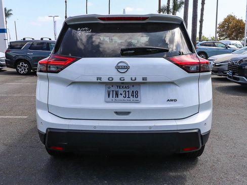 Used 2025 Nissan Rogue SV AWD/4WD image 12