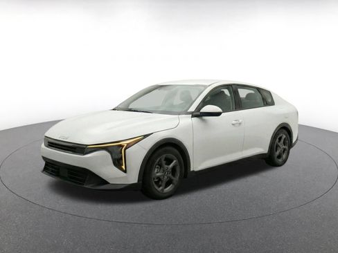 Used 2025 Kia K4 FWD image 3