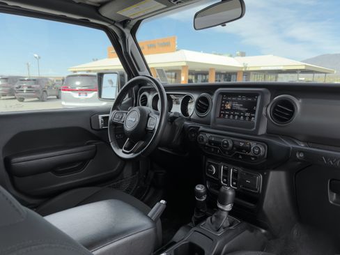 Used 2022 Jeep Wrangler Willys image 9