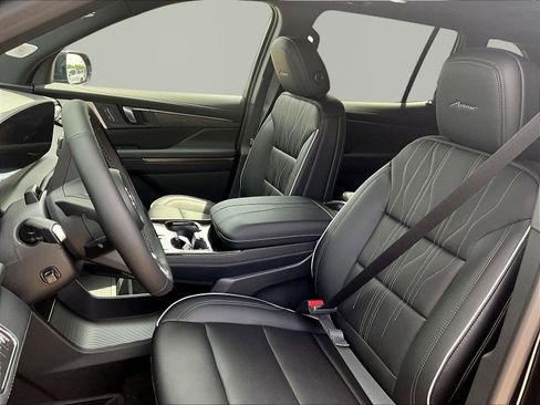 New 2026 Buick Enclave Avenir w/ Super Cruise Package FWD image 17