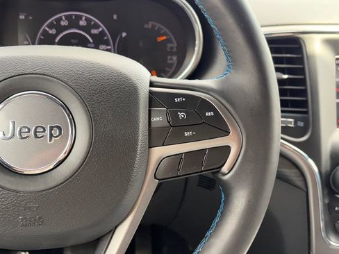 Used 2019 Jeep Grand Cherokee Laredo image 13