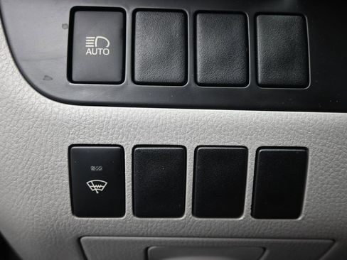 Used 2018 Toyota Highlander LE image 26