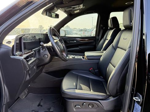 Used 2022 Cadillac Escalade Luxury AWD/4WD image 5