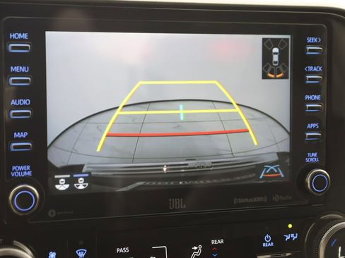 Used 2020 Toyota Highlander Limited AWD/4WD image 10