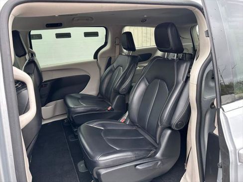 Certified 2023 Chrysler Pacifica Touring-L FWD image 25