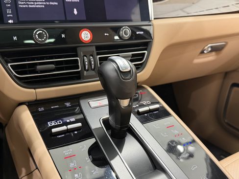 Certified 2023 Porsche Macan S AWD/4WD image 37