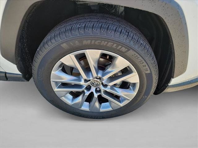 Used 2025 Toyota RAV4 Limited FWD image 10