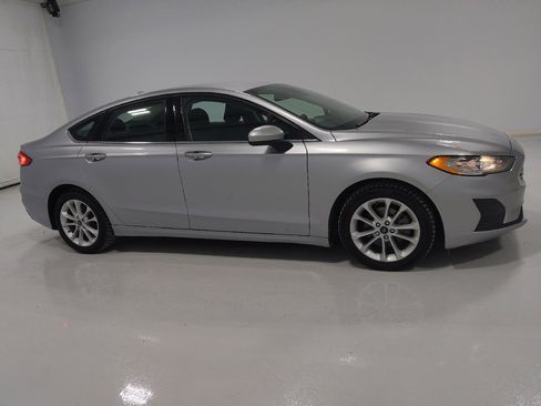 Used 2020 Ford Fusion SE image 11