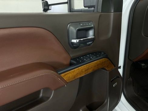 Used 2019 Chevrolet Silverado 2500 High Country w/ Duramax Plus Package image 32