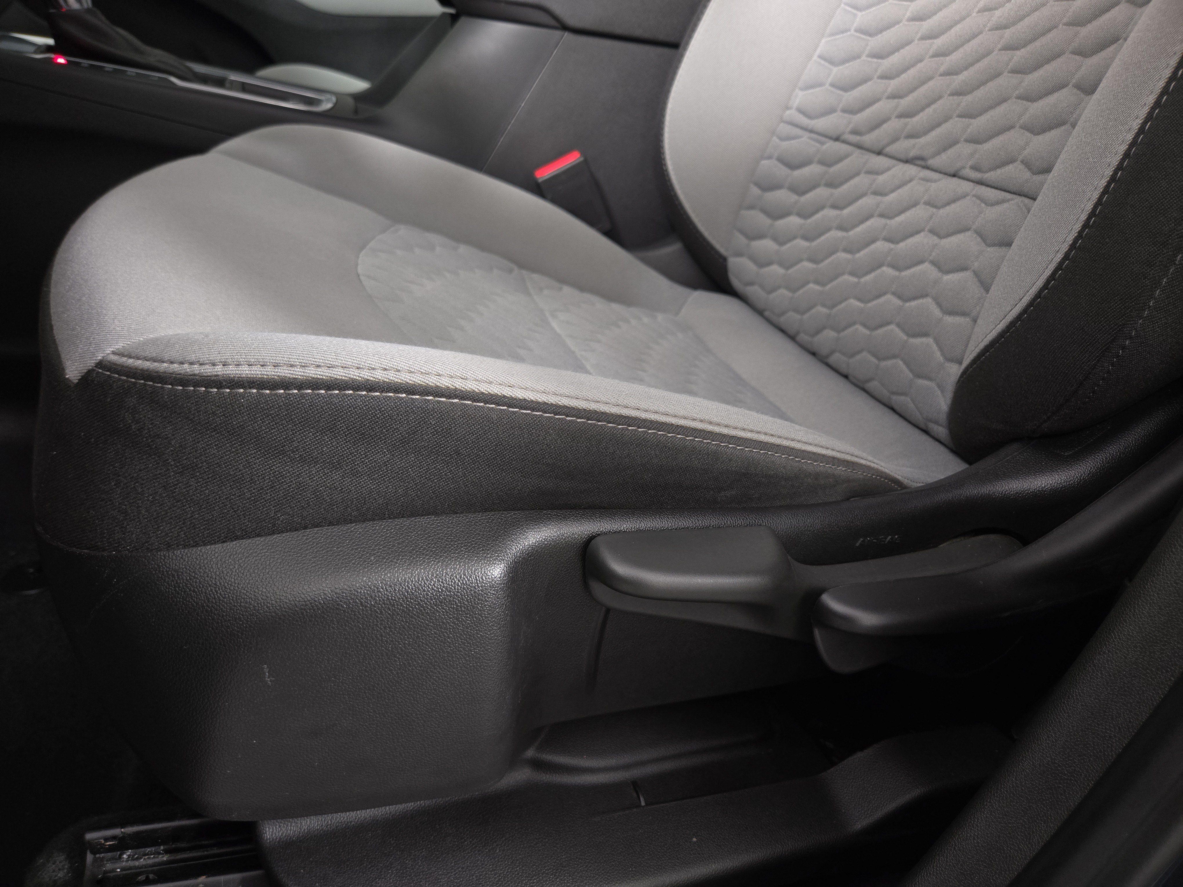 Used 2018 Chevrolet Equinox LS AWD/4WD image 29