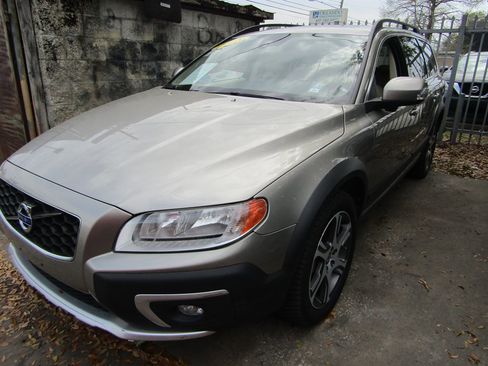 Used 2015 Volvo XC70 T6 image 3
