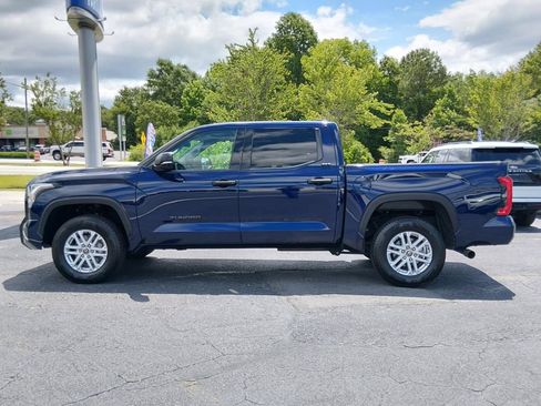 Used 2022 Toyota Tundra SR5 w/ SR5 Convenience Package AWD/4WD image 7