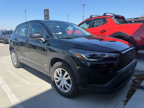 Used 2022 Toyota Corolla Cross L image 3