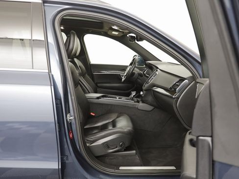 Used 2018 Volvo XC90 T5 Momentum w/ Convenience Package image 19