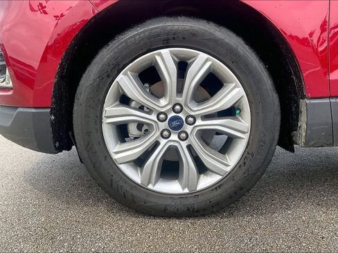 Used 2019 Ford Edge Titanium FWD image 4
