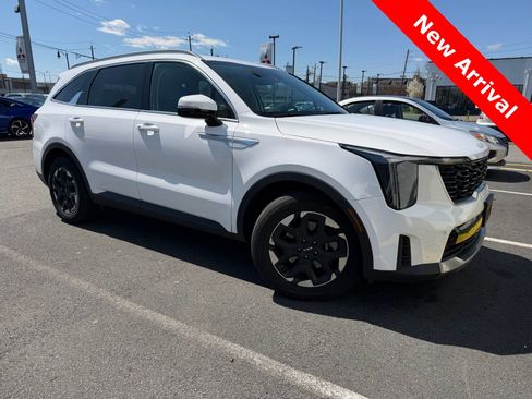 Used 2024 Kia Sorento S image 1