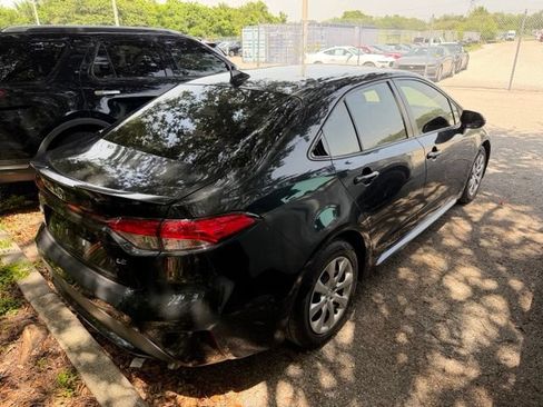 Used 2020 Toyota Corolla LE FWD image 8
