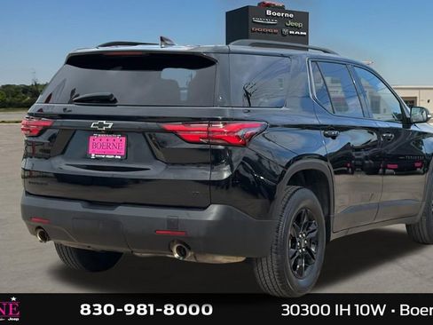 Used 2023 Chevrolet Traverse LT FWD image 3