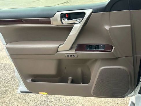 Used 2014 Lexus GX 460 Luxury image 35