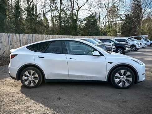 Used 2021 Tesla Model Y Long Range image 15
