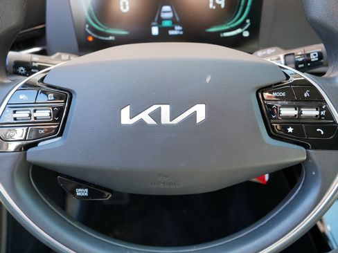 Certified 2023 Kia Niro LX image 26