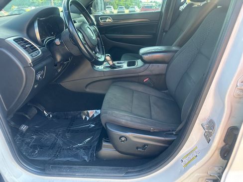 Used 2021 Jeep Grand Cherokee Laredo RWD image 11