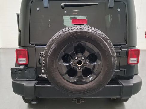 Used 2015 Jeep Wrangler Unlimited Sahara AWD/4WD image 17