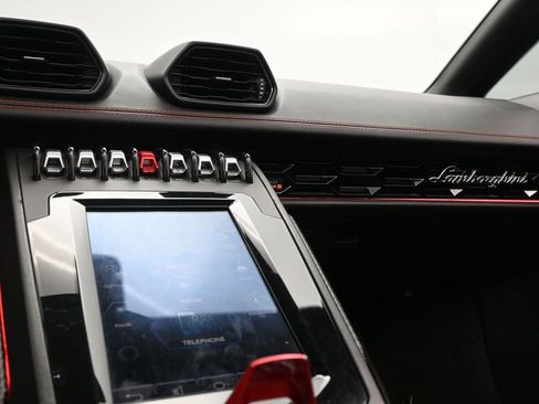 Used 2020 Lamborghini Huracan EVO image 17