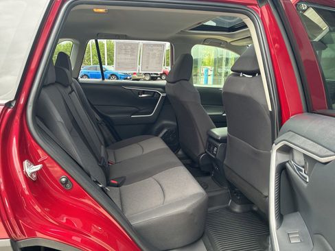 Used 2019 Toyota RAV4 XLE AWD/4WD image 14